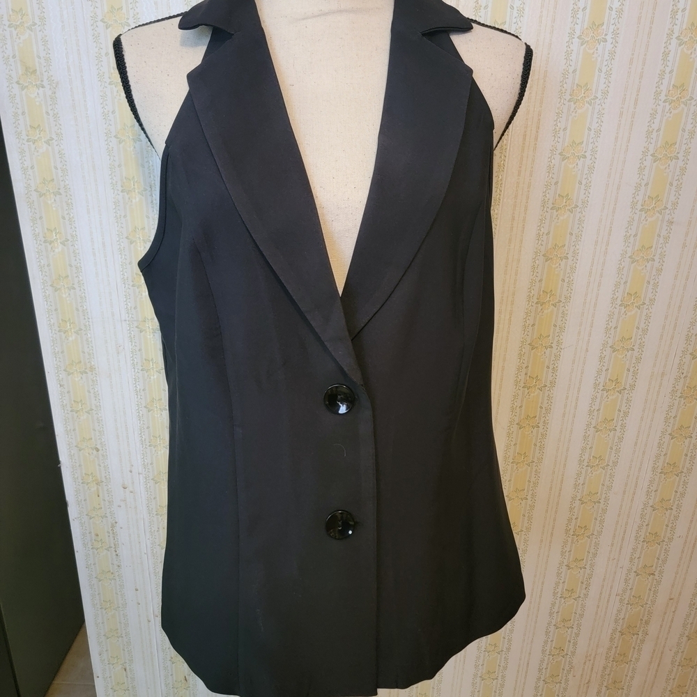 SHEIN Black Button-Down Sleeveless Vest